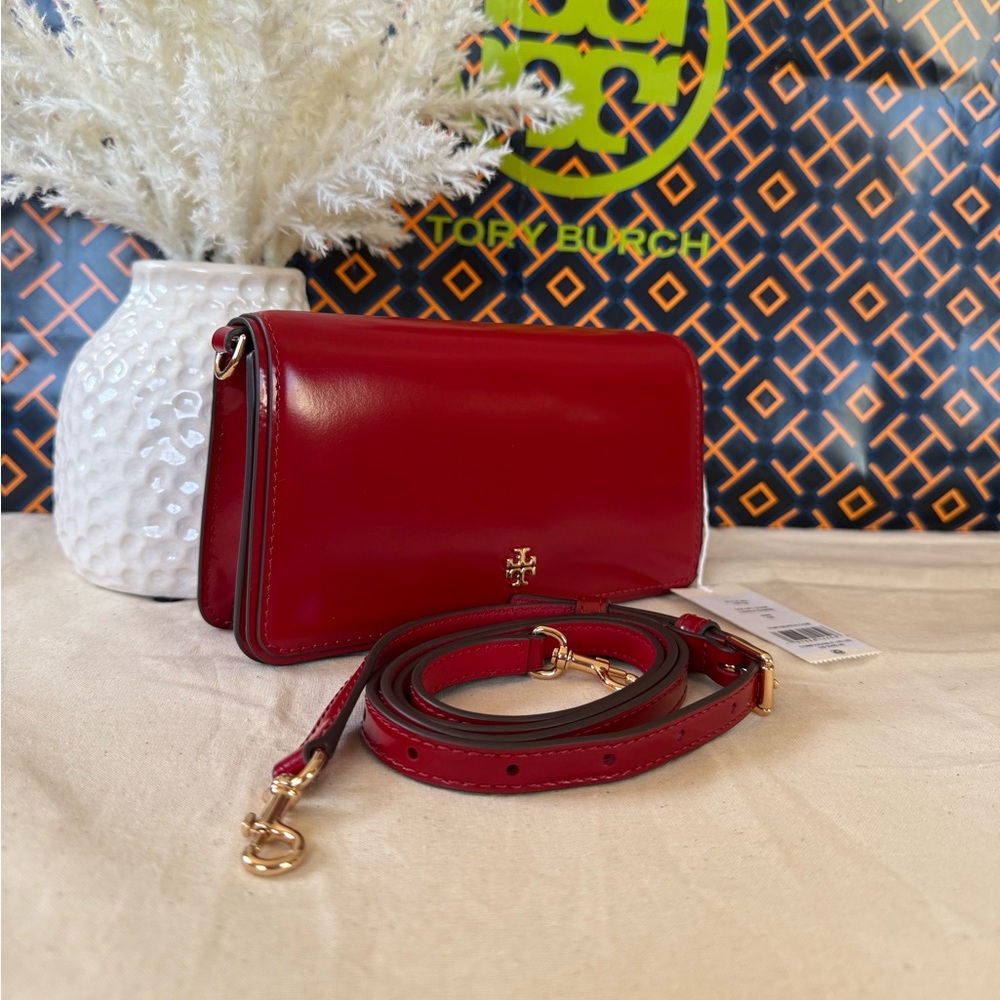 New, authentic tory burch Emerson patent mini crossbody red - Picture 4 of 13
